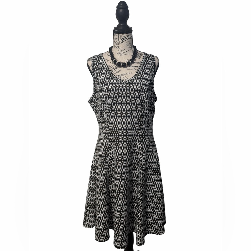 Karen Kane Black and White Patterned Midi Dress